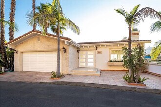 2019 Sunset Plaza Dr in Los Angeles, CA - Building Photo - Building Photo
