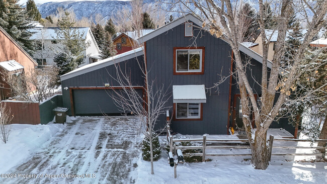 128 Mountain Ct in Basalt, CO - Foto de edificio - Building Photo