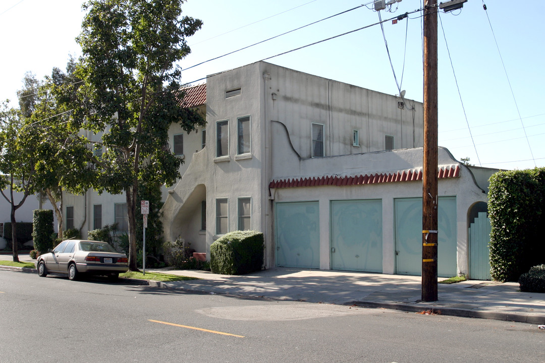 4337 E 11th St in Long Beach, CA - Building Photo