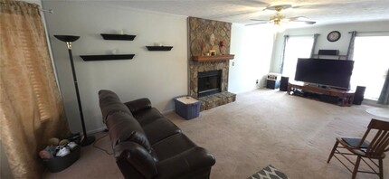 4910 Gold Mine Dr in Sugar Hill, GA - Foto de edificio - Building Photo