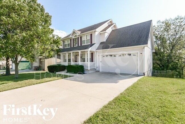 711 Old Paint Rd in Raymore, MO - Building Photo - Building Photo