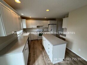 14904 SE Paddington Rd in Clackamas, OR - Building Photo - Building Photo