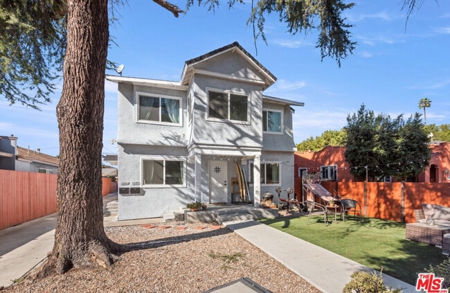 property at 1349 S Hudson Ave
