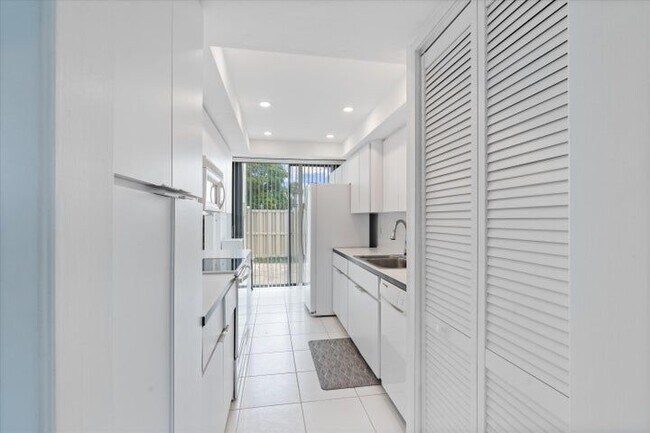 609 Bridgewood Dr in Boca Raton, FL - Building Photo - Building Photo