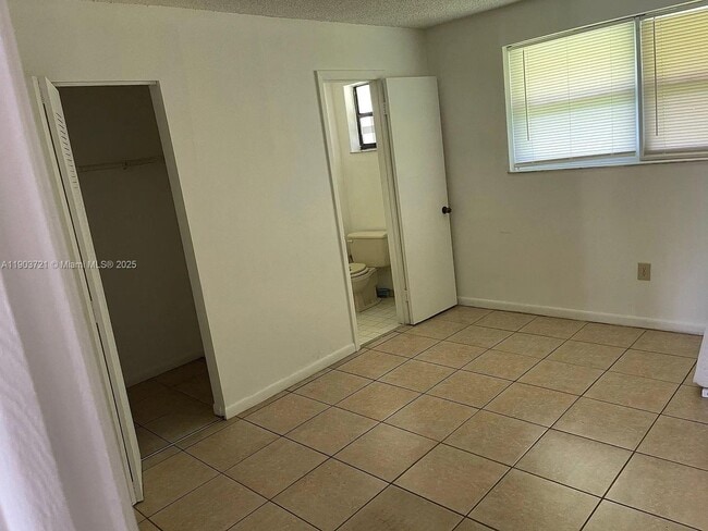 1000 SW 8th St in Hallandale Beach, FL - Building Photo - Building Photo