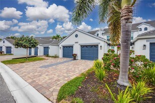 5963 Sand Wedge Ln in Naples, FL - Building Photo