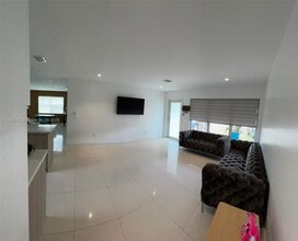 2050 N 57th Terrace in Hollywood, FL - Building Photo - Building Photo