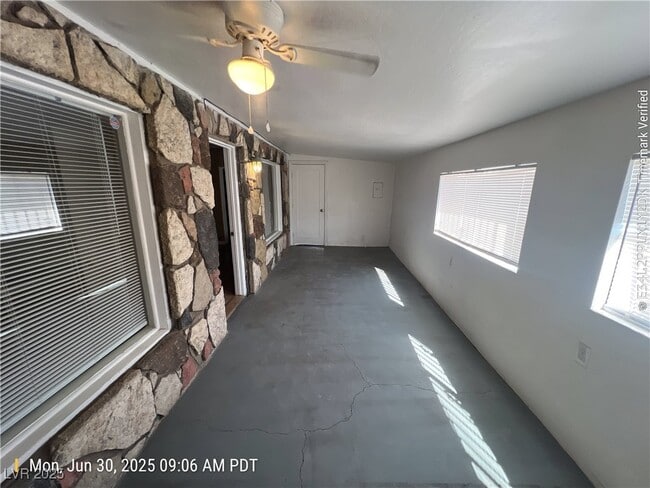 10 E Bonanza Rd in Las Vegas, NV - Building Photo - Building Photo
