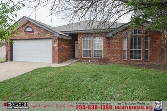 5008 Leaning Oak Dr in Killeen, TX - Building Photo - Building Photo