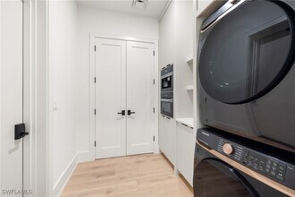 82 9th St S in Naples, FL - Building Photo - Building Photo