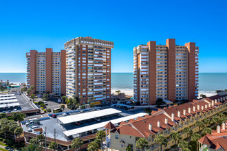 Redington Towers in Redington Shores, FL - Building Photo - Building Photo