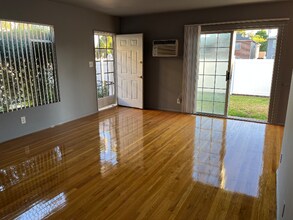 13753 Burbank Blvd in Los Angeles, CA - Building Photo - Building Photo