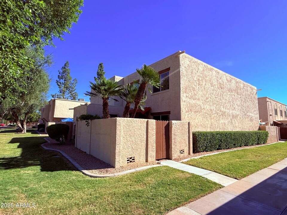 8125 E Glenrosa Ave in Scottsdale, AZ - Building Photo
