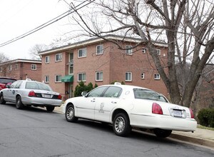 Arlington View Terraces in Arlington, VA - Foto de edificio - Building Photo