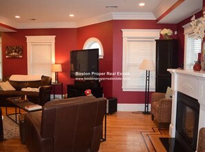 95 W 7th St, Unit 3 in Boston, MA - Foto de edificio - Building Photo