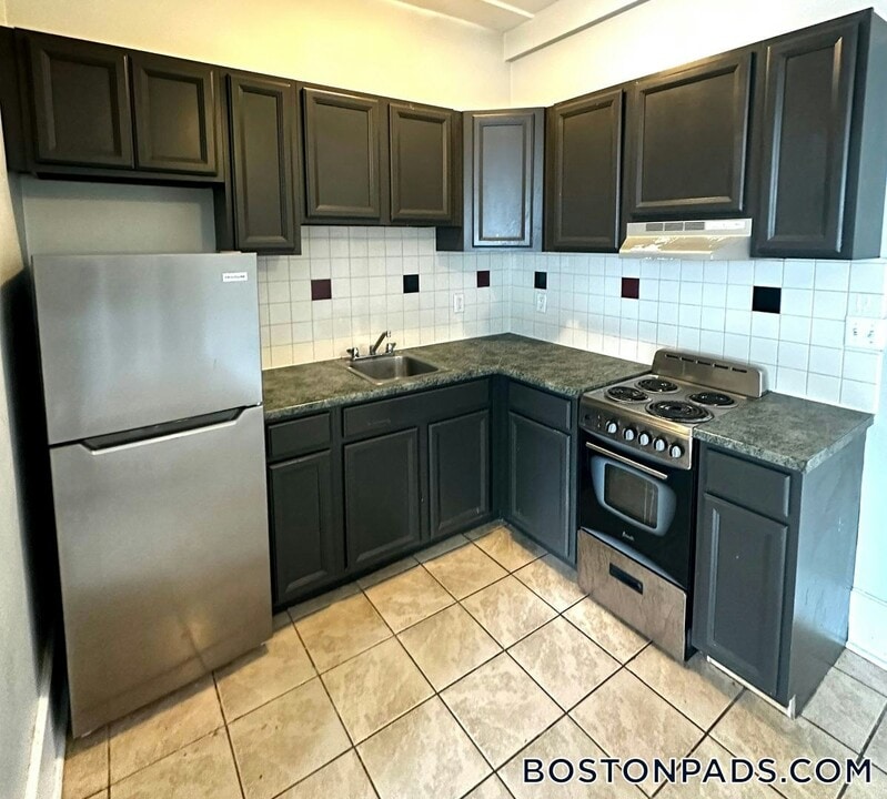 50 Franklin St in Worcester, MA - Building Photo