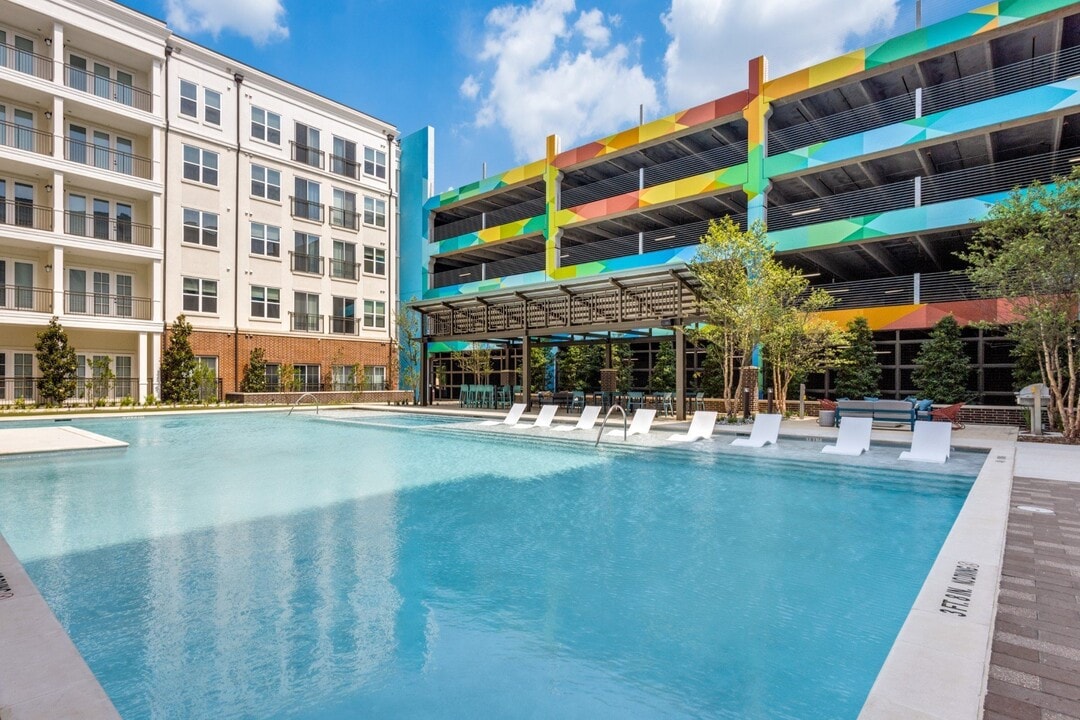Era Apartments in Denton, TX - Foto de edificio