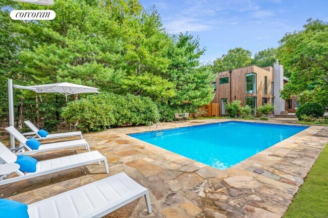 property at 33 Hedges Banks Dr