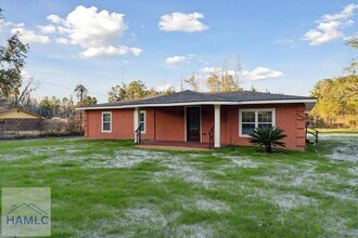 8576 E B Cooper Hwy in Riceboro, GA - Foto de edificio - Building Photo