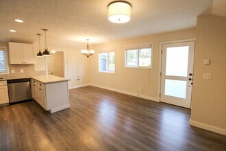 860 Boxwood Ln SE in Salem, OR - Building Photo - Building Photo