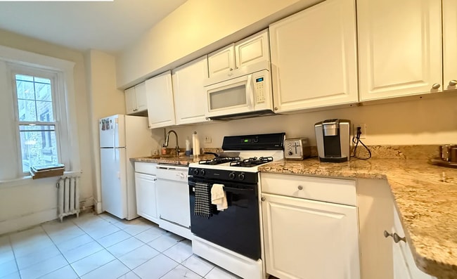 1868 Commonwealth Ave, Unit 5Q in Boston, MA - Foto de edificio - Building Photo