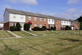 Arbor Crossing Apartments in Valparaiso, IN - Building Photo - Building Photo