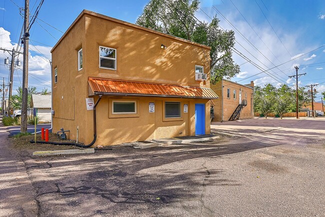 2828 W Colorado Ave in Colorado Springs, CO - Building Photo - Building Photo