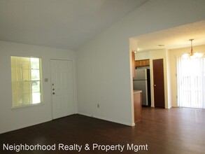 12001 Arrowwood Dr in Austin, TX - Building Photo - Building Photo