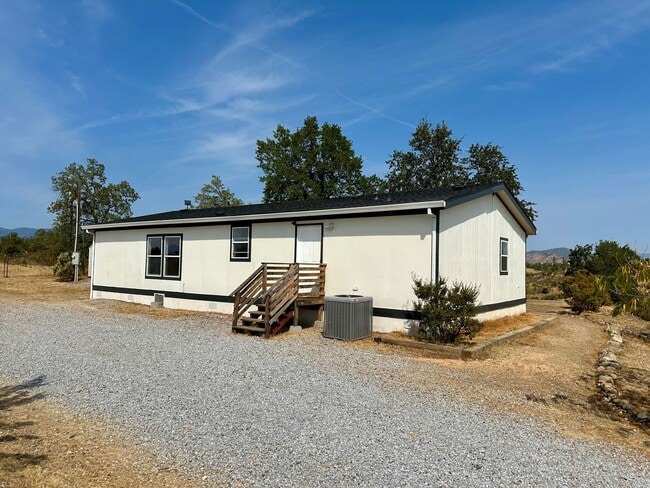 14124 Marsha Way in Igo, CA - Foto de edificio - Building Photo