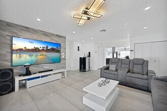 2339 Taft St in Hollywood, FL - Building Photo - Building Photo