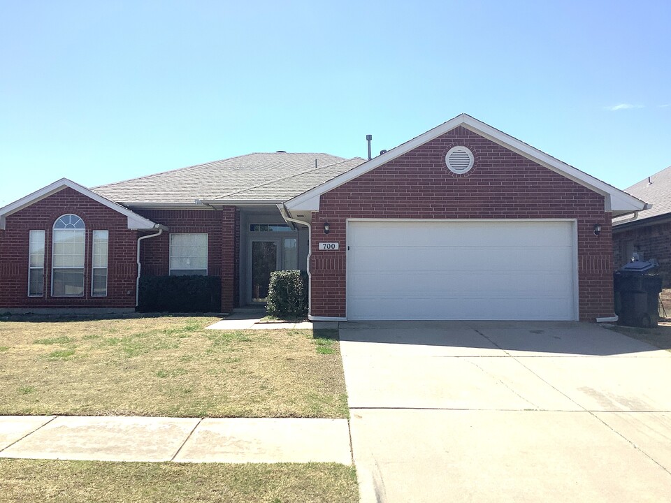 700 SW 156th Pl in Oklahoma City, OK - Building Photo