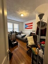 1111 Boylston St, Unit 29 in Boston, MA - Foto de edificio - Building Photo