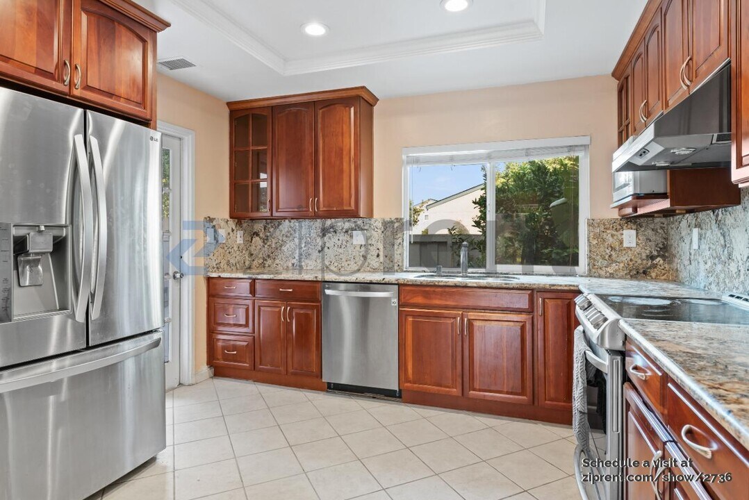 644 Celestial Ln in Foster City, CA - Building Photo