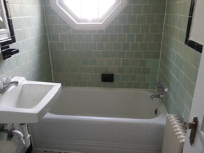 4585 MacArthur Blvd NW in Washington, DC - Building Photo - Building Photo