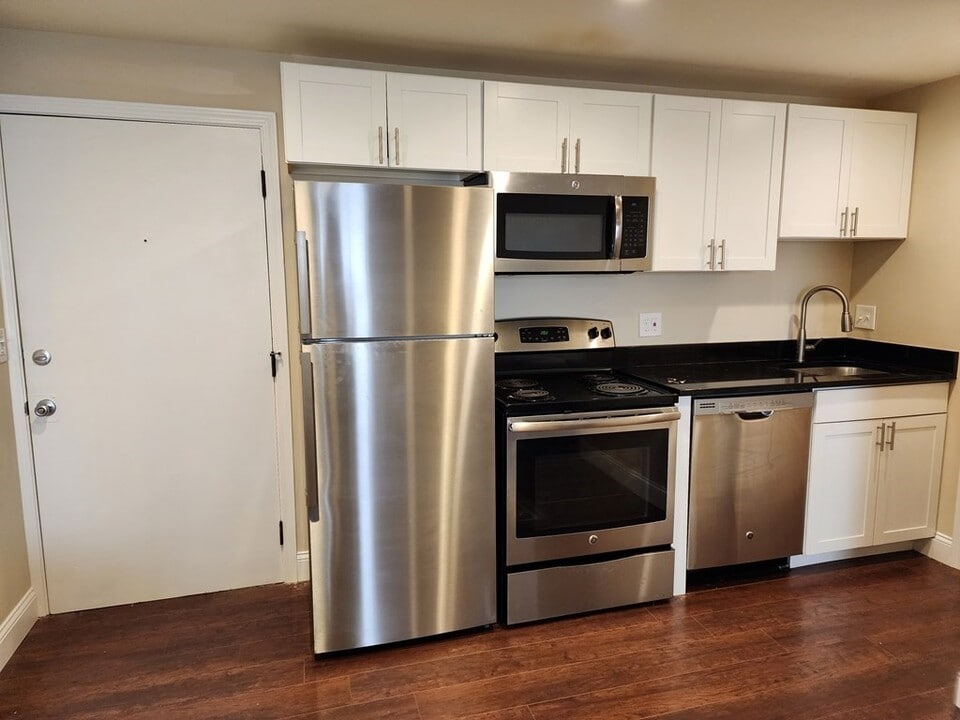 1 Old Colony Rd in Mansfield, MA - Building Photo
