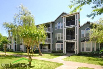 The Enclave at Quail Crossing in Friendswood, TX - Foto de edificio - Building Photo