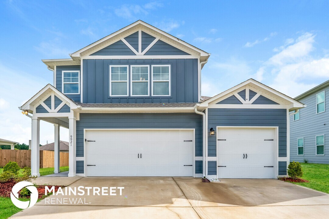 9921 Hunter Pl in Warrior, AL - Foto de edificio