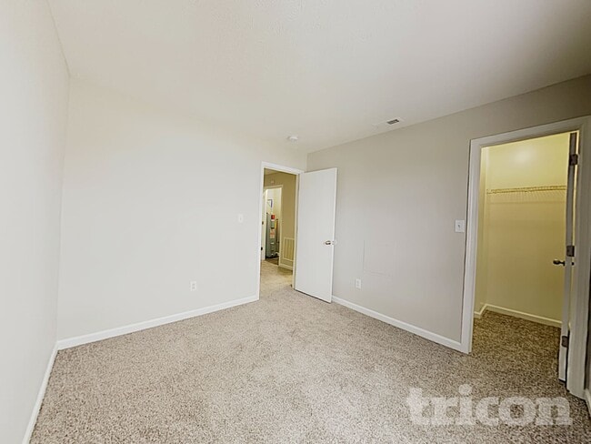 3203 Brandenburg Dr in Indianapolis, IN - Foto de edificio - Building Photo