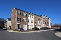 Woodward Crossing Townhomes in Gaithersburg, MD - Foto de edificio - Building Photo