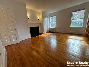 90 Myrtle St in Boston, MA - Building Photo - Building Photo