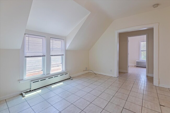 2223 N La Crosse Ave in Chicago, IL - Building Photo - Building Photo