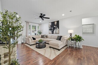 305 Olmos Dr in Leander, TX - Building Photo - Building Photo