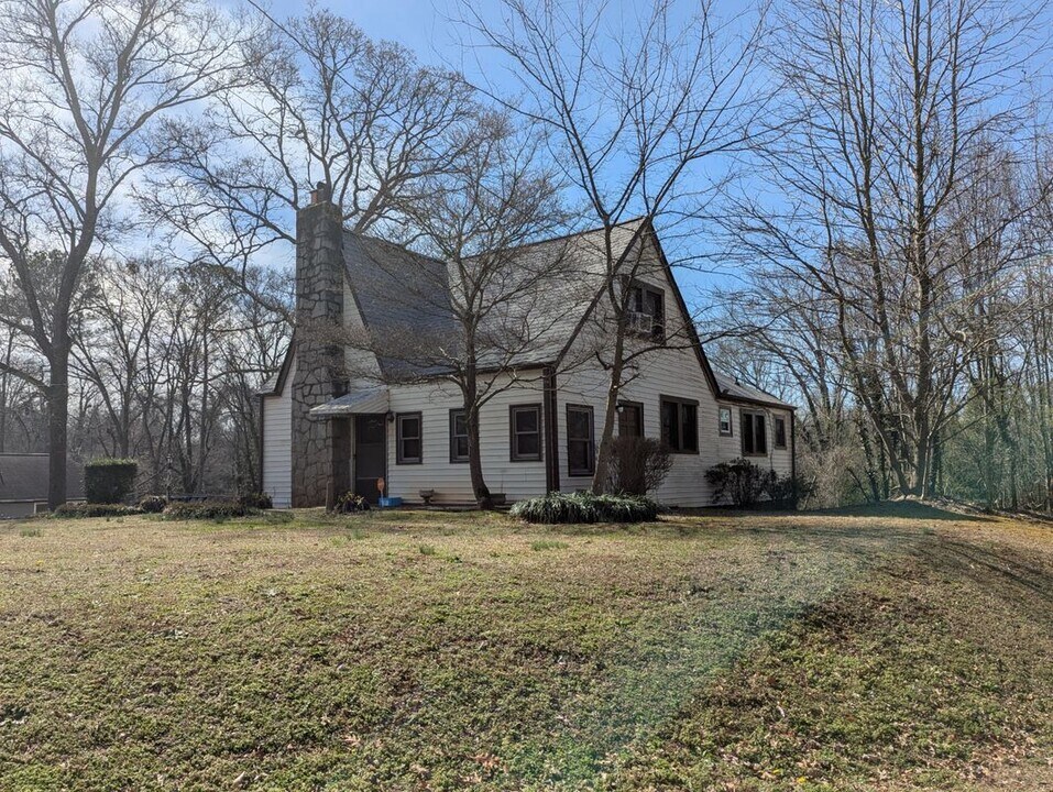 2601 Semmes St in East Point, GA - Building Photo