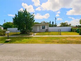 10450 SW 182nd St in Miami, FL - Building Photo