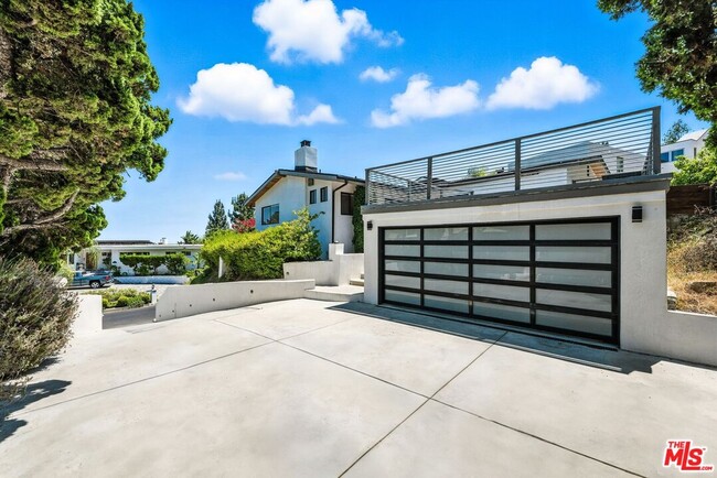 1317 Devlin Dr in Los Angeles, CA - Building Photo - Building Photo