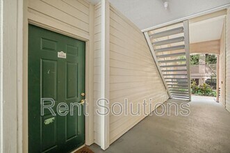 5110 Bay Club Cir in Tampa, FL - Building Photo - Building Photo