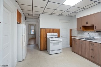 76 Planten Ave in Prospect Park, NJ - Building Photo - Building Photo