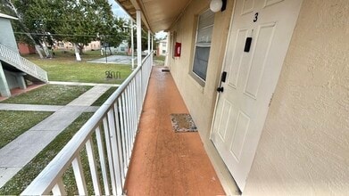 731 Michigan Ct in St. Cloud, FL - Foto de edificio - Building Photo