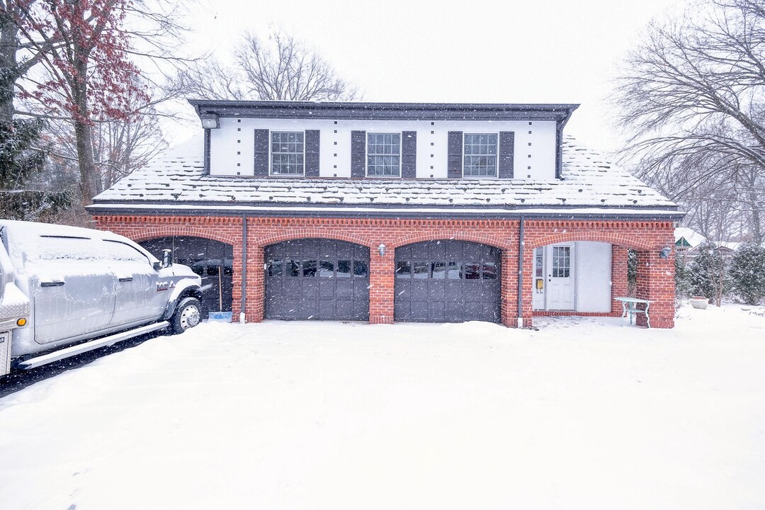 800 10th St in Oakmont, PA - Building Photo