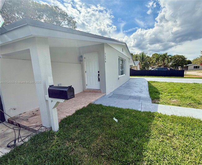 7396 Cleveland St in Hollywood, FL - Building Photo - Building Photo